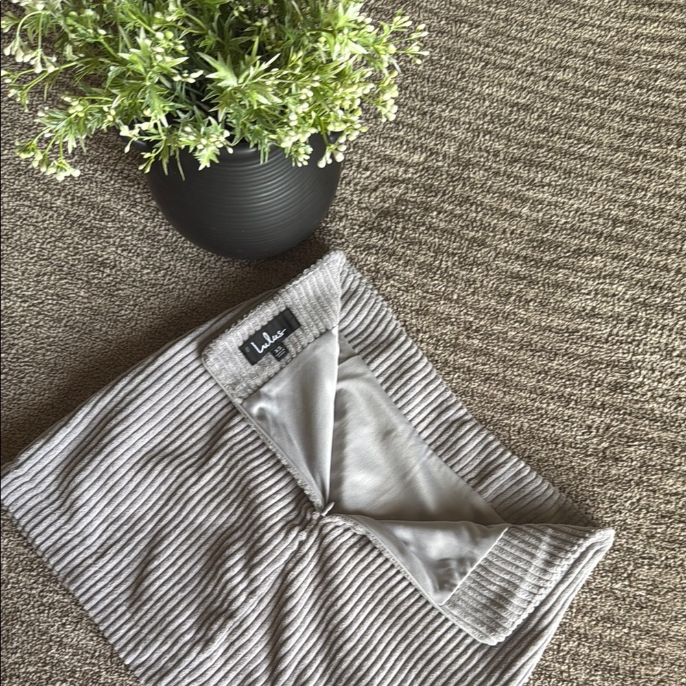 Lulu’s Gray Ribbed Skirt - Picture 2 of 5